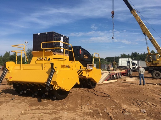 Отгрузка нового 26-тонного катка-уплотнителя Tana E260  в Смоленскую область